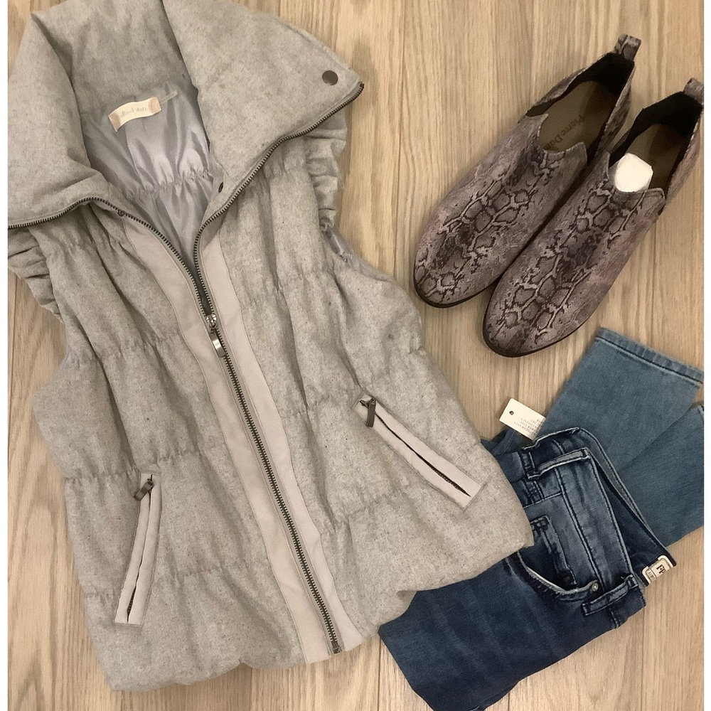 Altar’d State ruffled sleeve grey vest❤️❤️❤️❤️